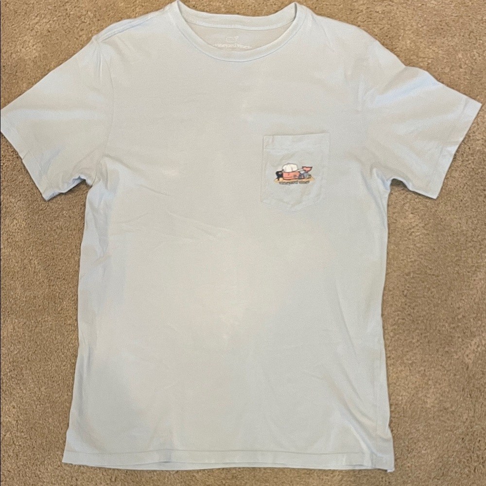 Vineyard Vines pale blue short sleeve tee, summer themed whale, men size Small